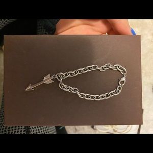Arrow bracelet